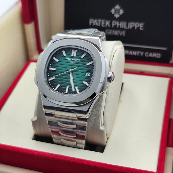 "باتيك فيليب نوتيلوس 5711 أوتوماتيك رمز الفخامة