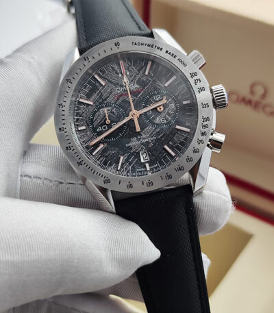 ساعة سبيدماستر دارك سايد أوف ذا مون 43 مم – كرونوغراف أنيق للرجال