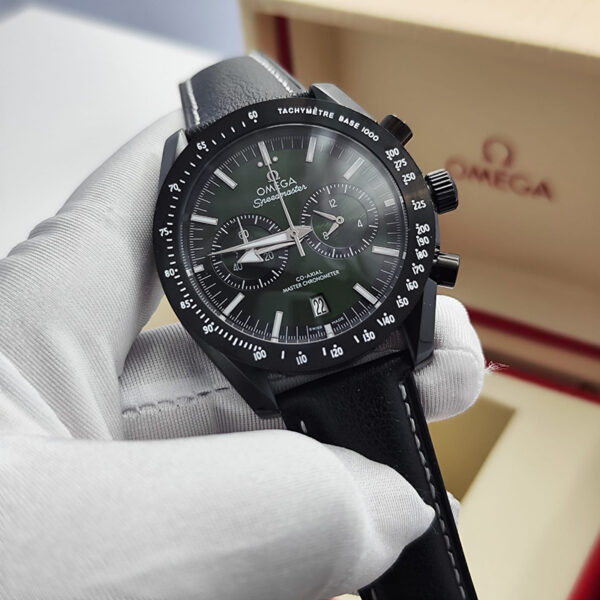 ساعة سبيدماستر دارك سايد أوف ذا مون 43 مم – تميز في كل لحظة