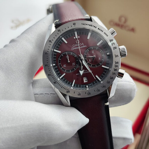 سبيدماستر دارك سايد أوف ذا مون 43 مم ساعة كرونوغراف فاخرة