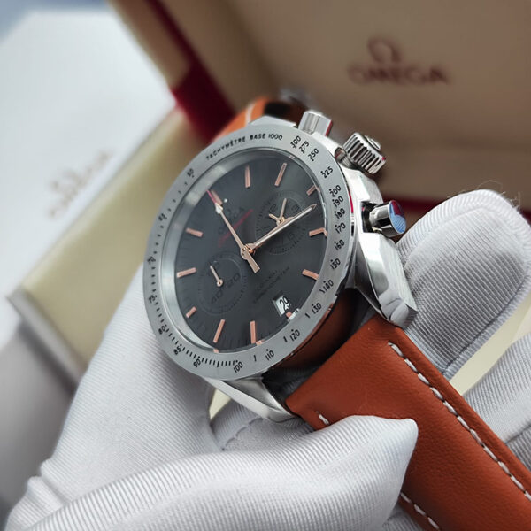 سبيدماستر دارك سايد أوف ذا مون 43 مم – ساعة رياضية