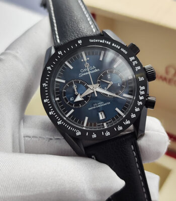 ساعة سبيدماستر دارك سايد أوف ذا مون تصميم استثنائي بحجم 43 مم