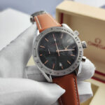 سبيدماستر دارك سايد أوف ذا مون رجالي كرونوغراف 43 مم تصميم استثنائي