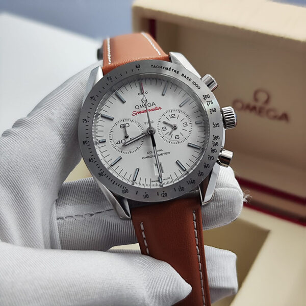 سبيدماستر دارك سايد أوف ذا مون رجالي كرونوغراف 43 مم تصميم استثنائي